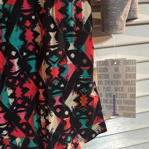 Lula Roe Randy Colorful Geometric Pattern Raglan Shirt Randy - Picture 4 of 5